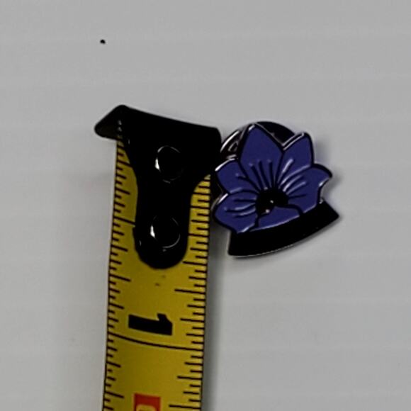 Vintage Manitoba Purple Flower Canada Lapel Pin - Picture 4 of 4